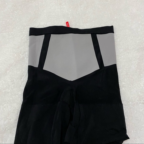 Spanx OnCore mid-thigh shorts - Picture 4 of 9